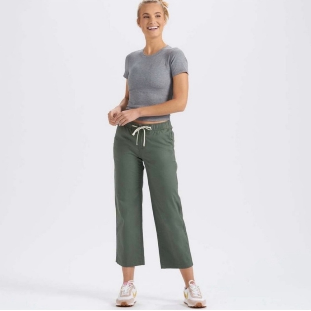 Vuori Wide-Leg Cropped Ripstop Pant-Army
Green Medium